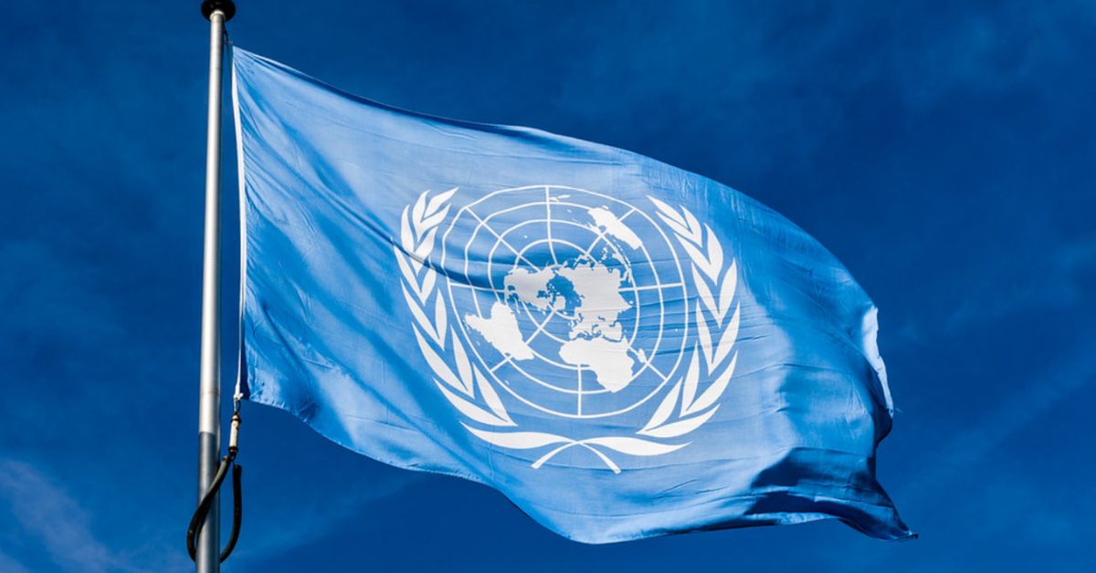 Bandeira da Organização das Nações Unidas. crise financeira da ONU coloca em alerta países membros.