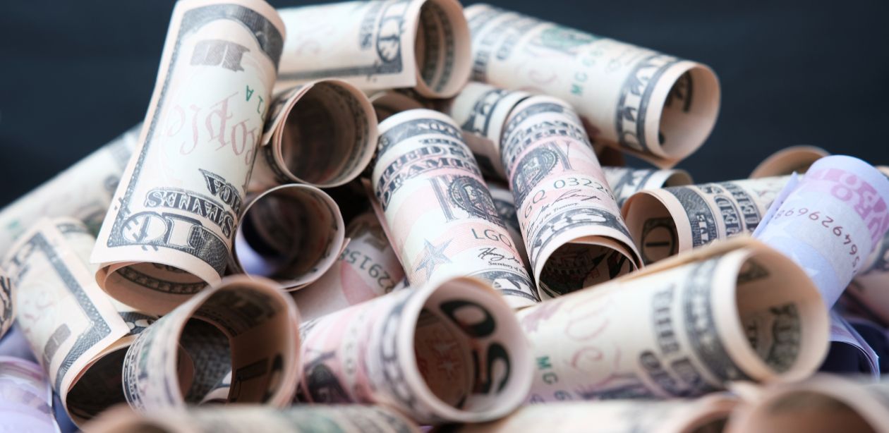 Dólar em queda e valorização do yuan em 2025