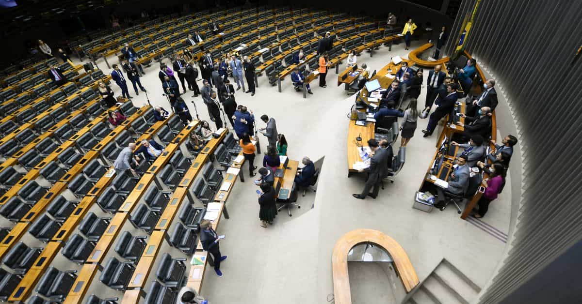 Câmara aprova incentivos à indústria química para 2026