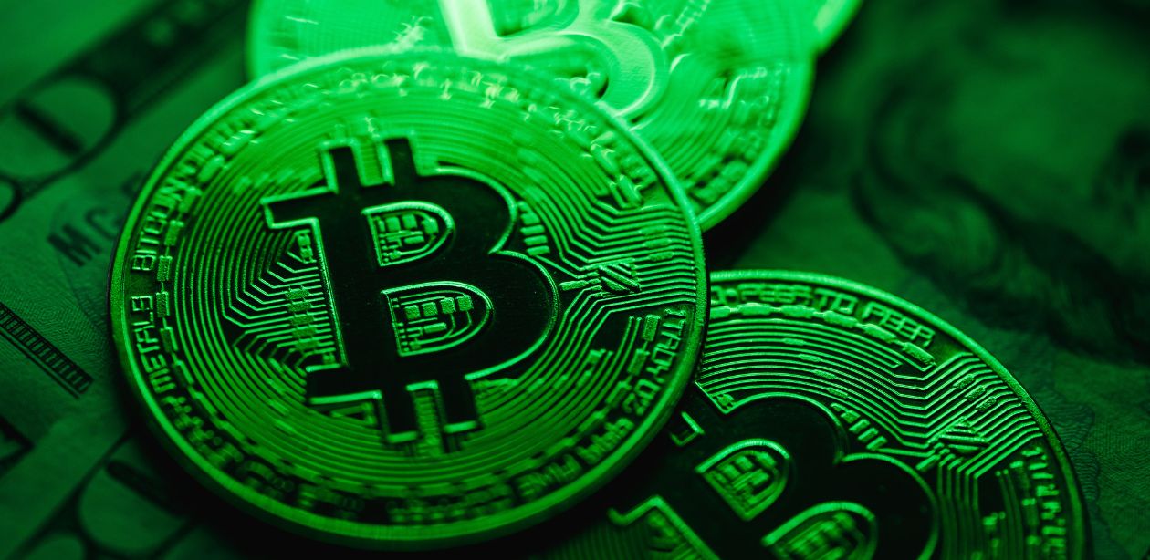 Investimento em criptomoedas conecta tecnologia dólar e ouro