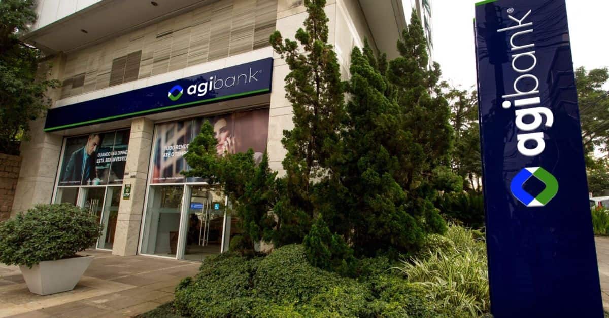 Fachada de agência do Agibank no Brasil durante período do IPO do Agibank na NYSE