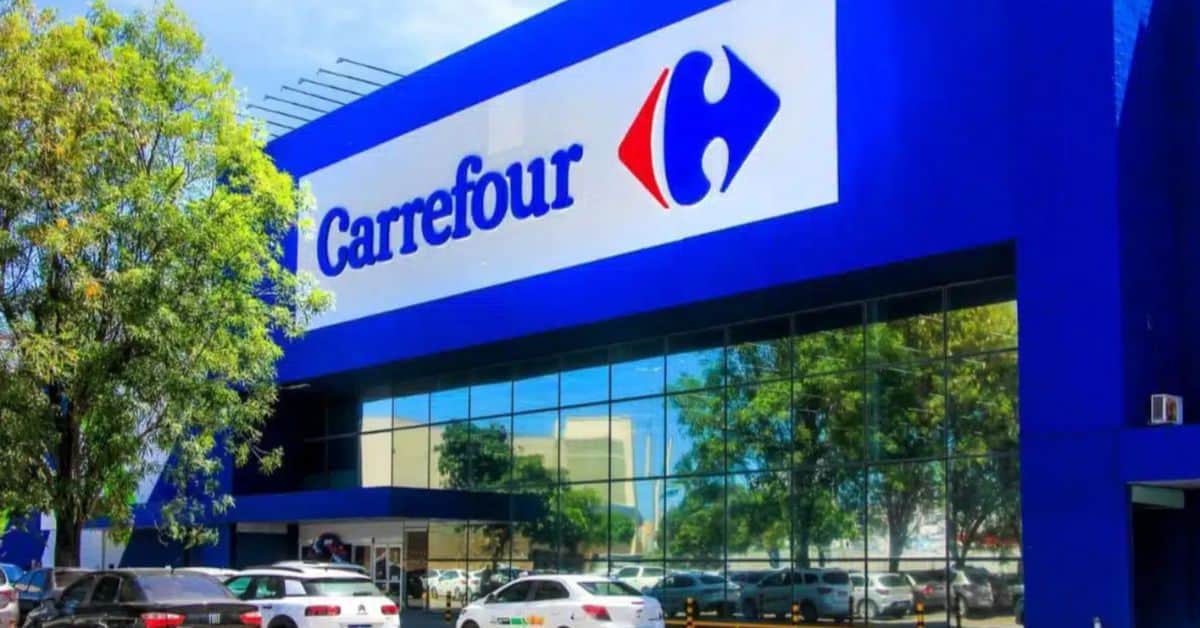 Fachada do Carrefour ilustrando Plano estratégico do Carrefour até 2030