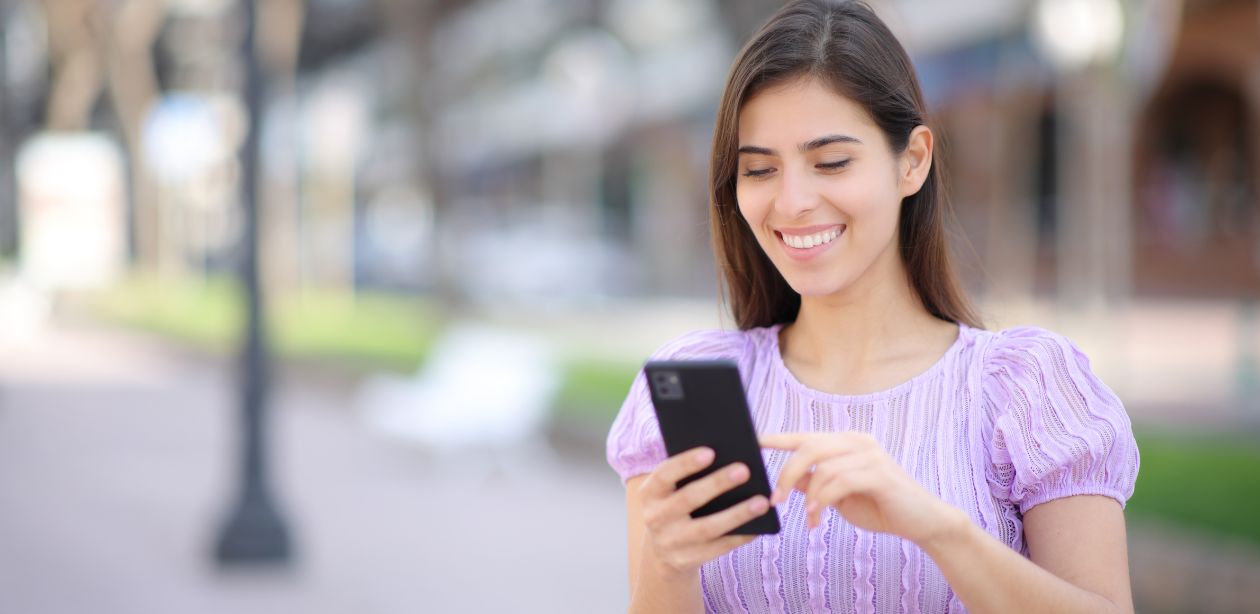 Seguro de celular no Carnaval em bloco lotado