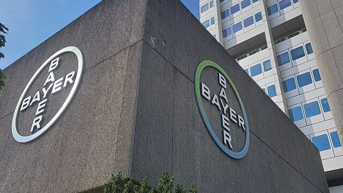 Imagem da fachada da Bayer para ilustrar uma matéria jornalística sobre o resultado agrícola da Bayer.