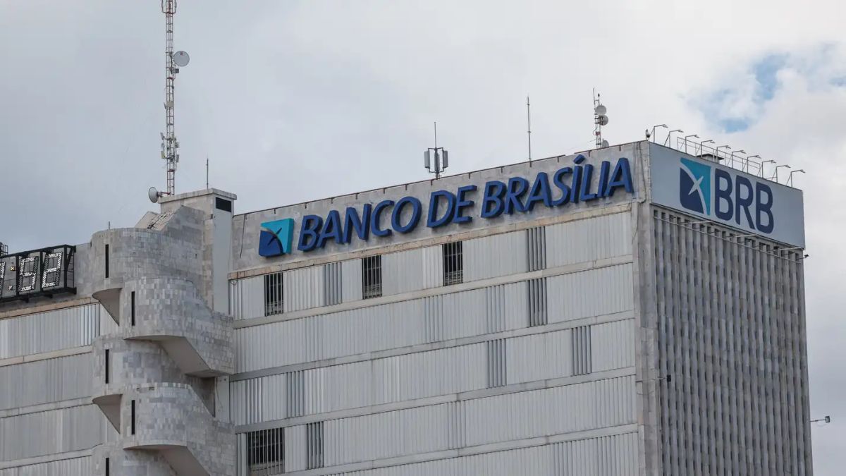 Imagem da fachada do BRB para ilustrar uma matéria jornalística sobre o aumento de capital do BRB.
