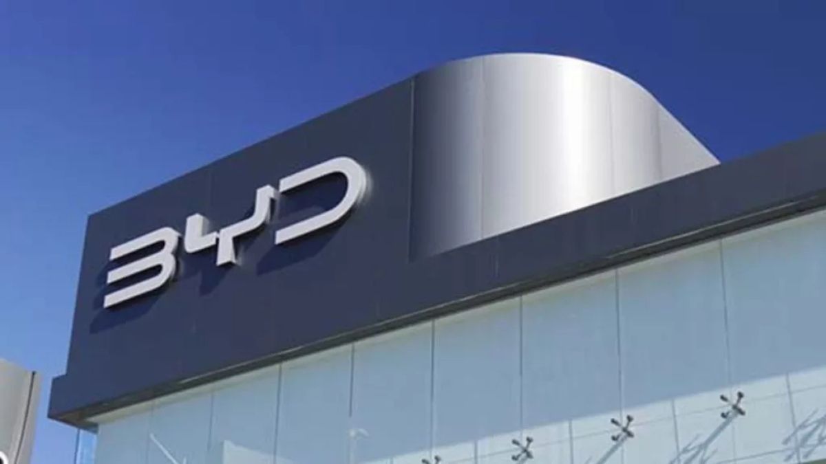 Imagem da fachada de uma loja da BYD para ilustrar uma matéria jornalística sobre a BYD na Fórmula 1