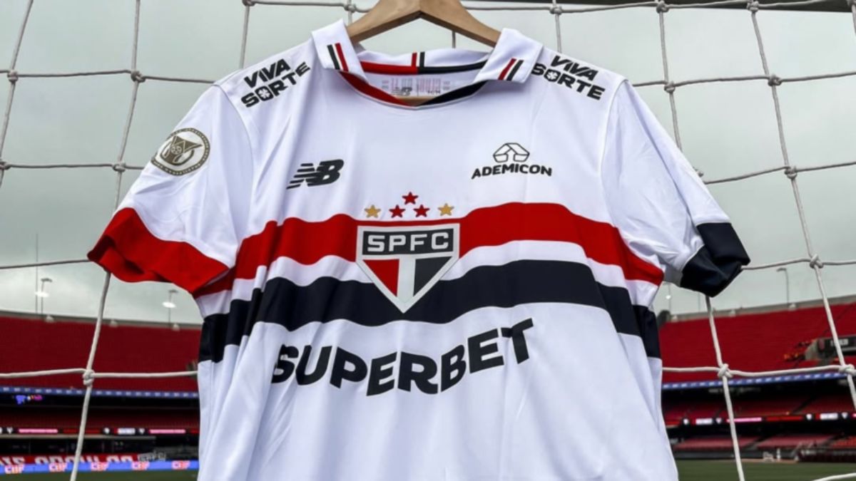 Imagem da camisa do São Paulo para ilustrar uma matéria jornalística sobre o Balanço do São Paulo.