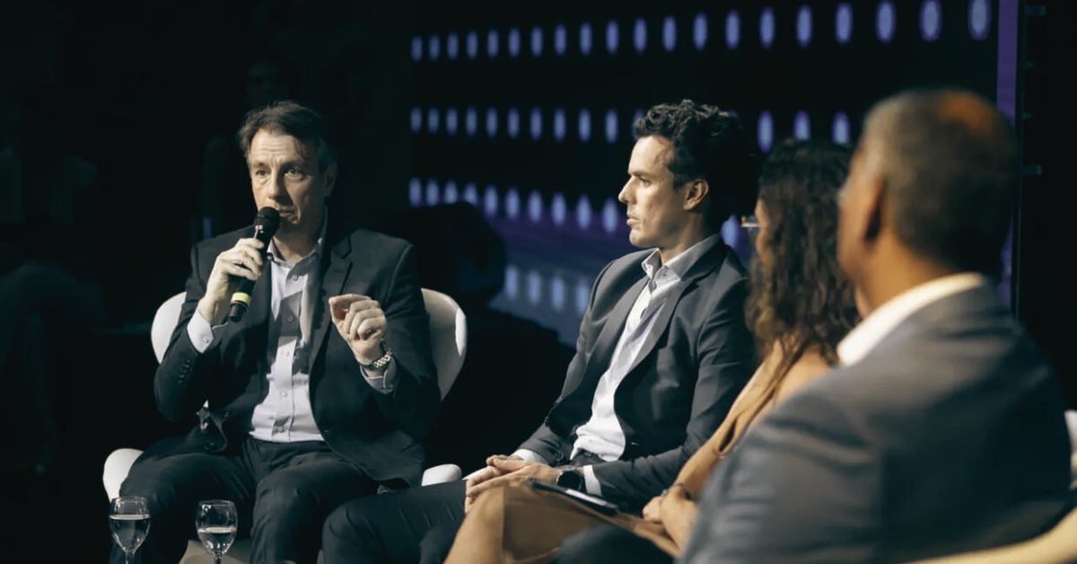 Carlos Rotella fala sobre o investimento do Grupo Edson Queiroz durante painel na Feira da Indústria FIEC