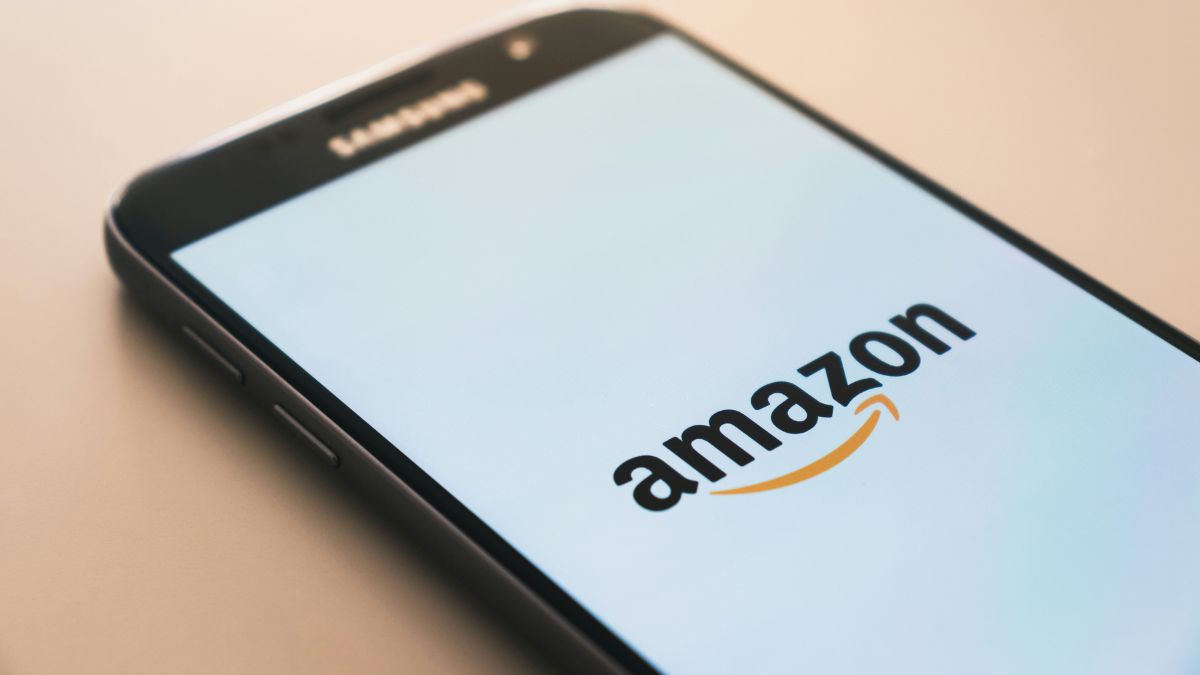 Imagem de um celular da Amazon para ilustrar uma matéria jornalística.