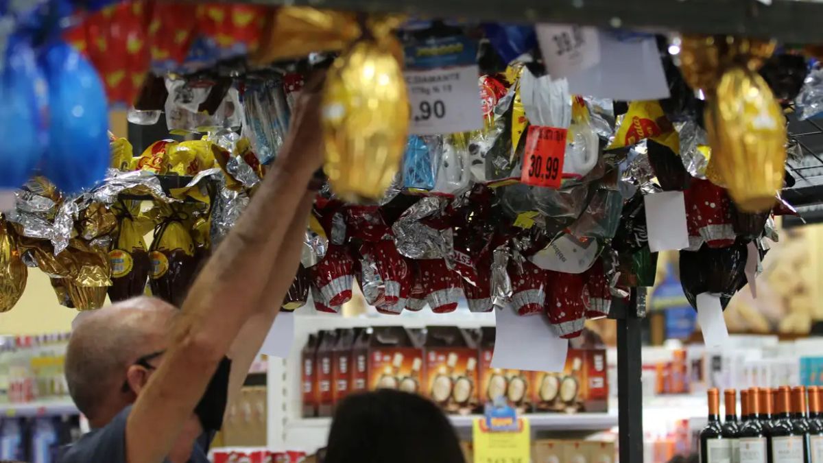 Imagem de ovos de chocolate para ilustrar uma matéria jornalística sobre o Consumo na Páscoa.