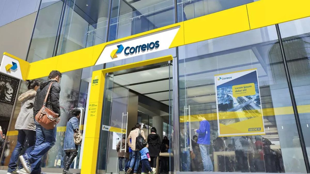 Imagem da fachada de uma agência dos Correios para ilustrar uma matéria jornalística sobre o Déficit das estatais.