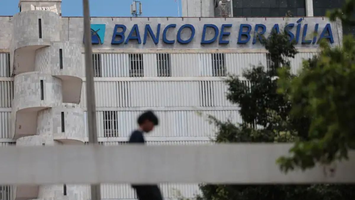 Imagem da fachada do Banco de Brasília para ilustrar uma matéria jornalística sobre o Empréstimo do BRB.