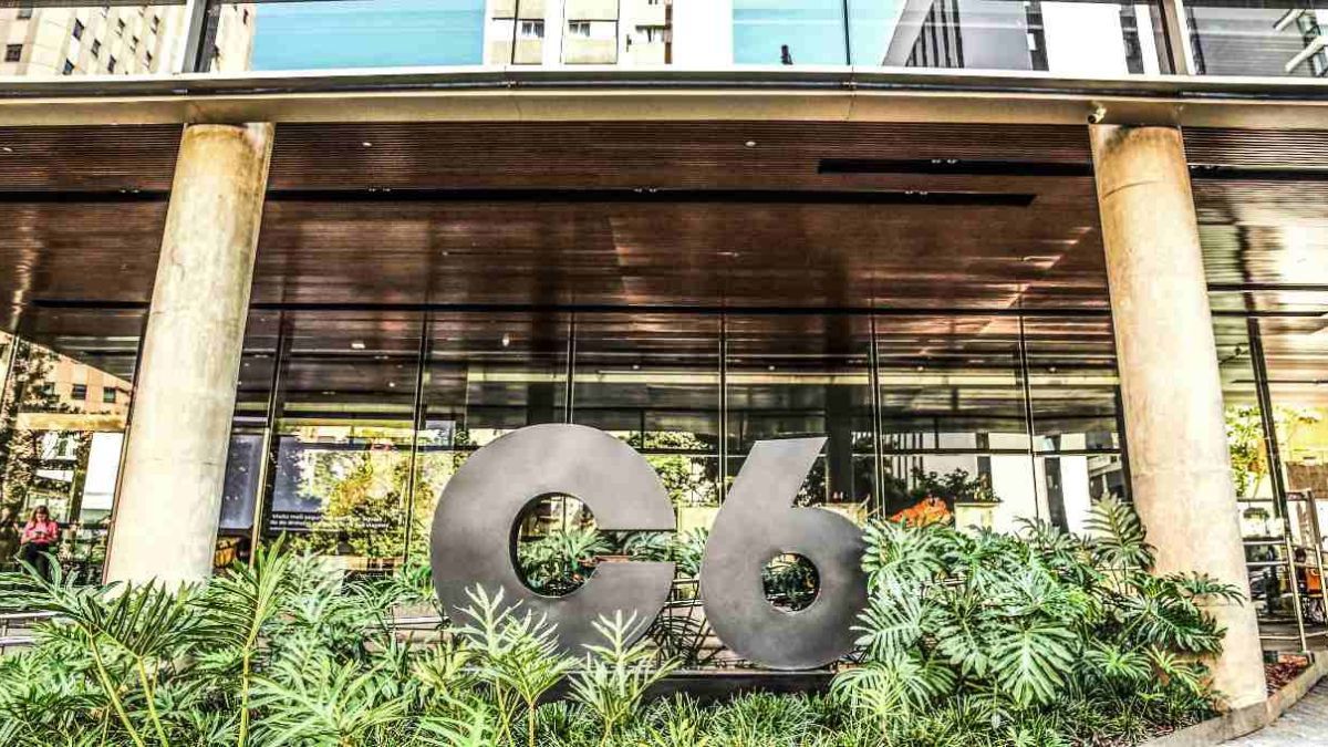 Imagem da fachada do C6 Bank para ilustrar uma matéria jornalística sobre o INSS e C6 Bank