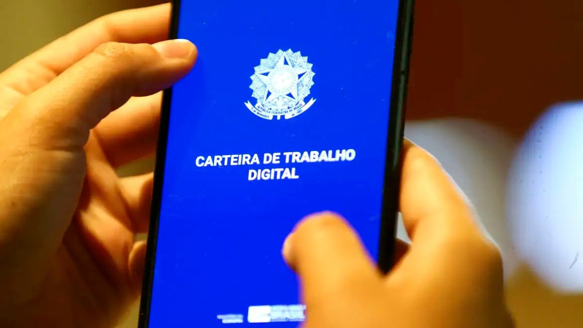 Imagem da carteira de trabalho digital para ilustrar uma matéria jornalística sobre a jornada de trabalho.