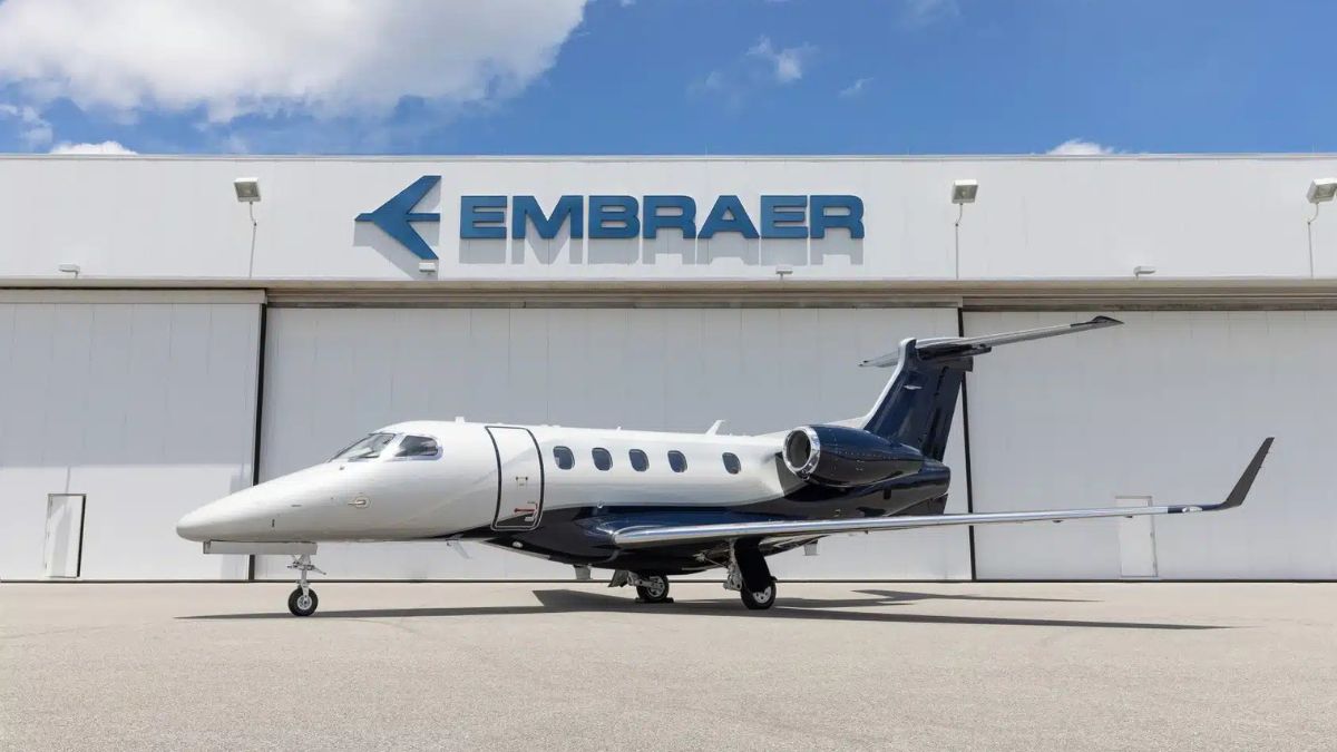 Imagem de um avião da Embraer para ilustrar uma matéria jornalística sobre o Lucro da Embraer no 4º tri de 2025