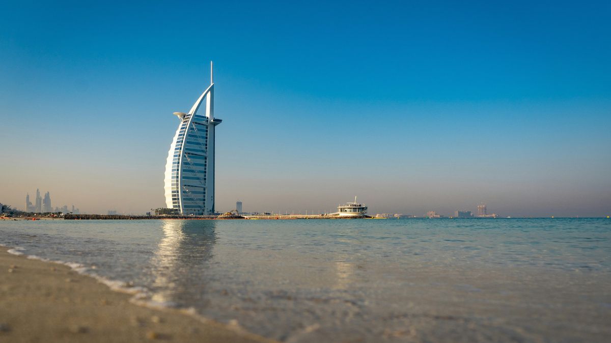 Imagem de hotel mais luxuoso de Dubai para ilustrar uma matéria jornalística sobre os 'Ricos que deixaram Dubai após a guerra no Oriente Médio.