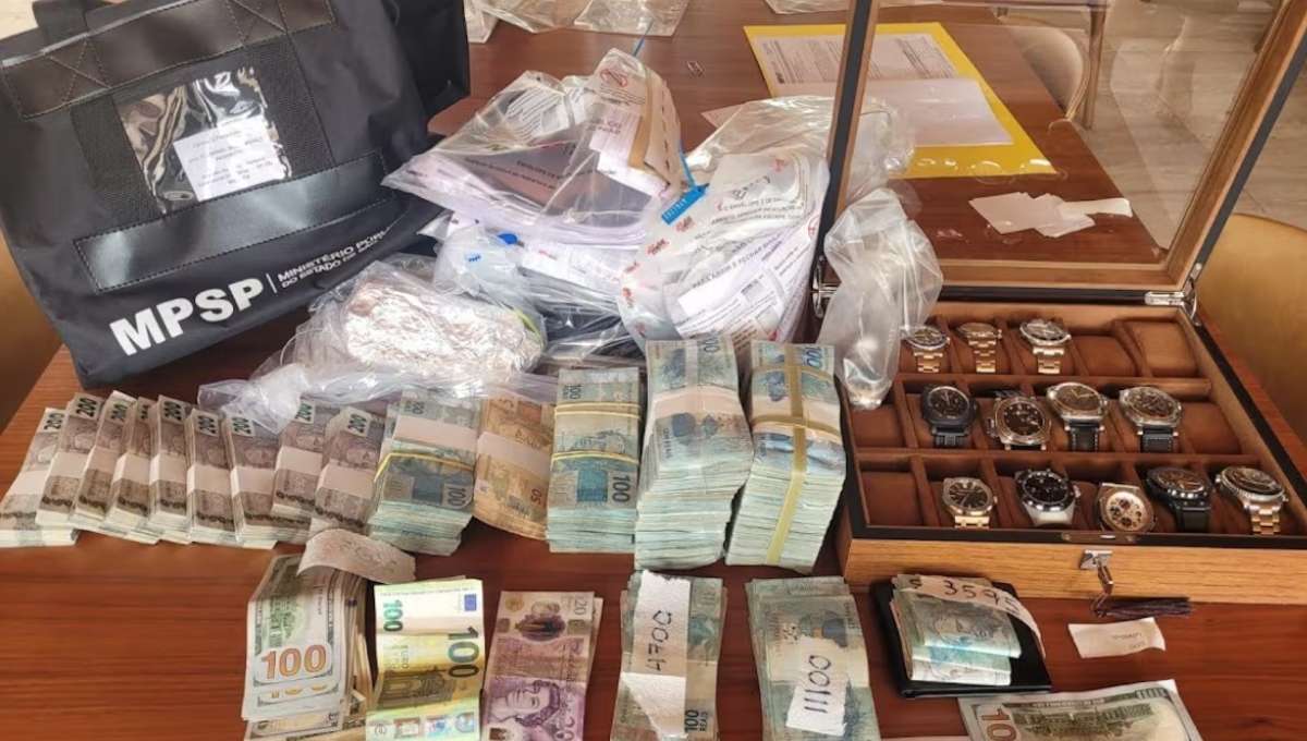 Dinheiro em espécie, euros, dólares e relógios de luxo apreendidos pelo MP-SP em investigação sobre corrupção no ICMS