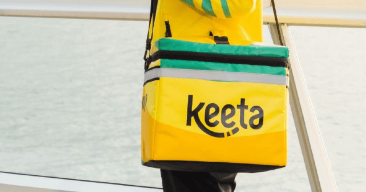 Entregador com sacola da Keeta no Brasil, estratégia delivery São Paulo
