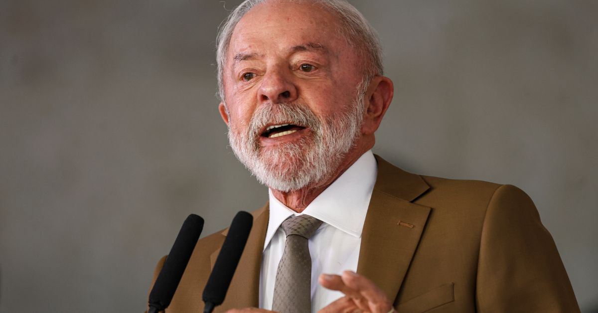 Foto de Lula em definição do imposto de exportação de petróleo anunciado pelo governo federal