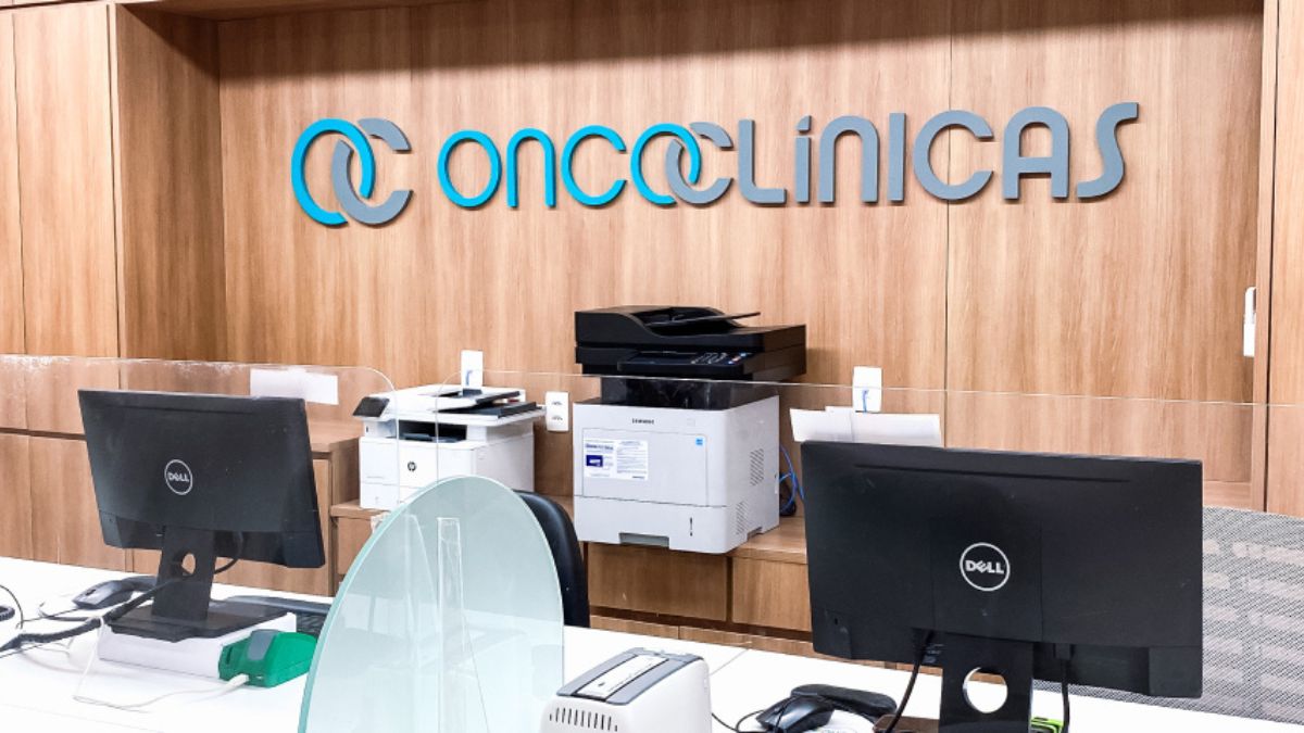 Imagem da recepção da Oncoclínicas para ilustrar uma matéria jornalística sobre o Aporte da Oncoclínicas.