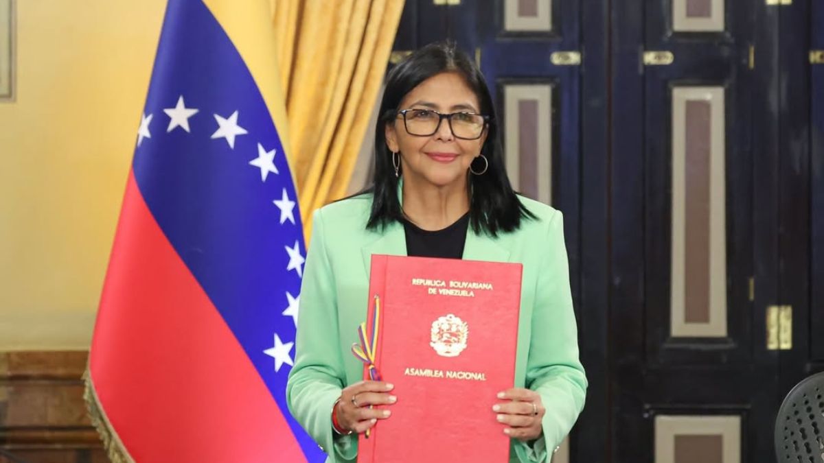 Imagem de Delcy Rodríguez, presidente interina da Venezuela para ilustrar uma matéria jornalística sobre o aumento salarial da Venezuela.