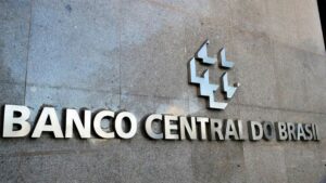 Banco Central liquida corretora de câmbio e avança sobre instituições menores