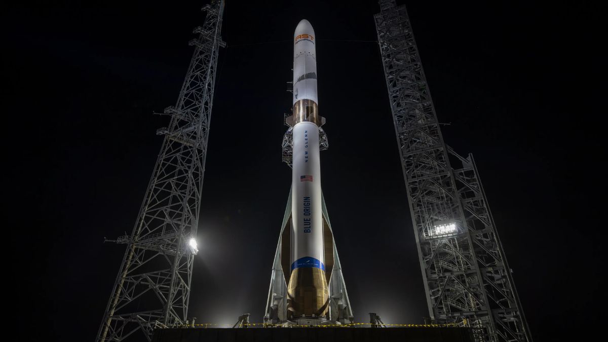 Imagem de um foguete da Blue Origin para ilustrar uma matéria jornalística sobre o Foguete reutilizável Blue Origin e a pressão a SpaceX.