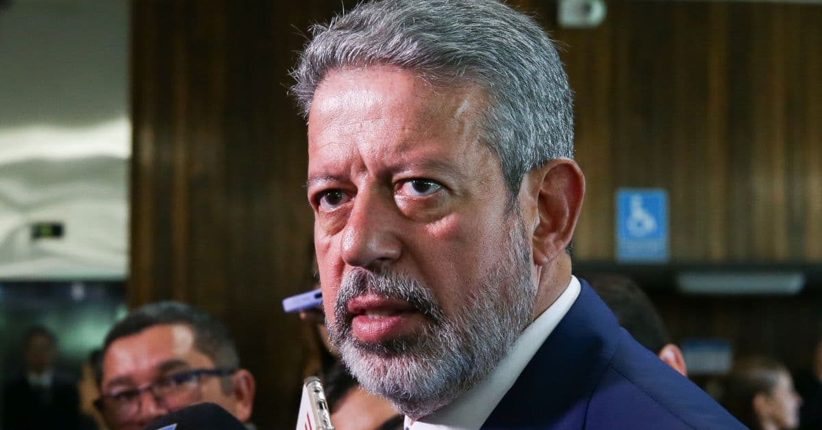 Arthur Lira durante entrevista no Congresso Nacional