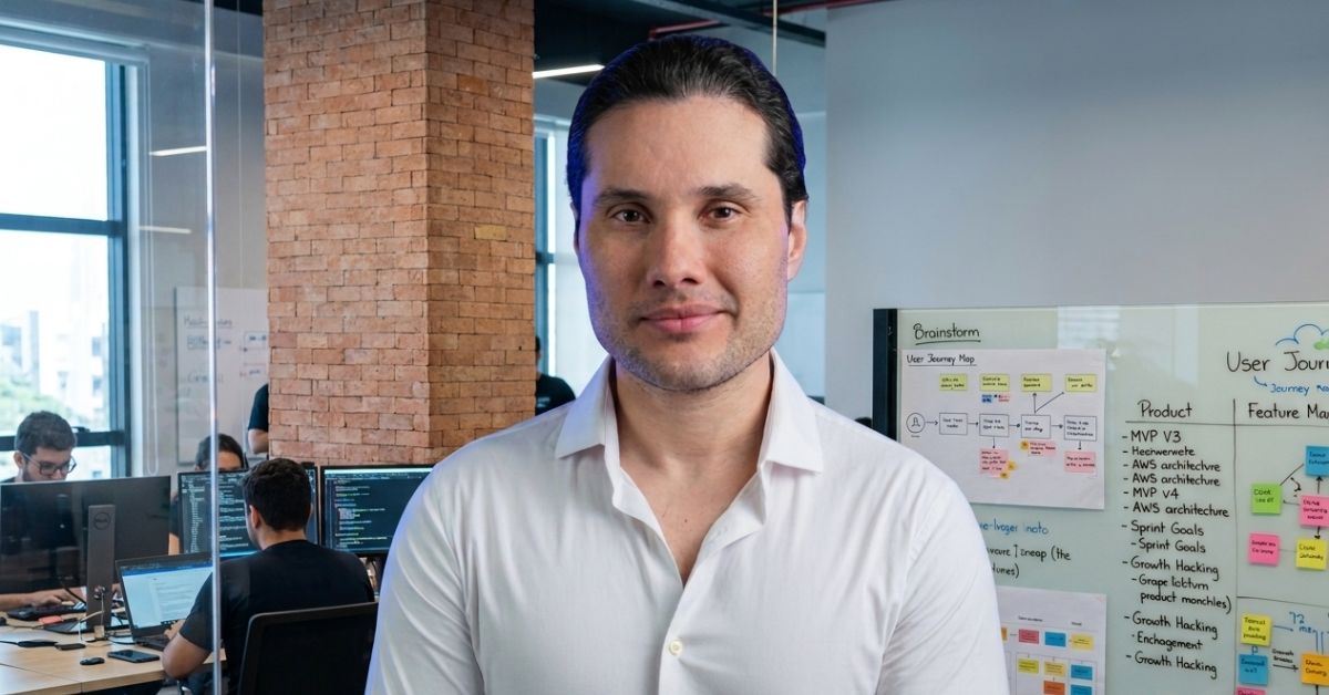 Artur Frota, embaixador do BR Angels, impulsiona investimento em startups no Ceará em ambiente de inovação com equipe ao fundo
