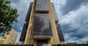 Selic se aproxima do limite: até onde os juros ainda podem cair com inflação pressionada