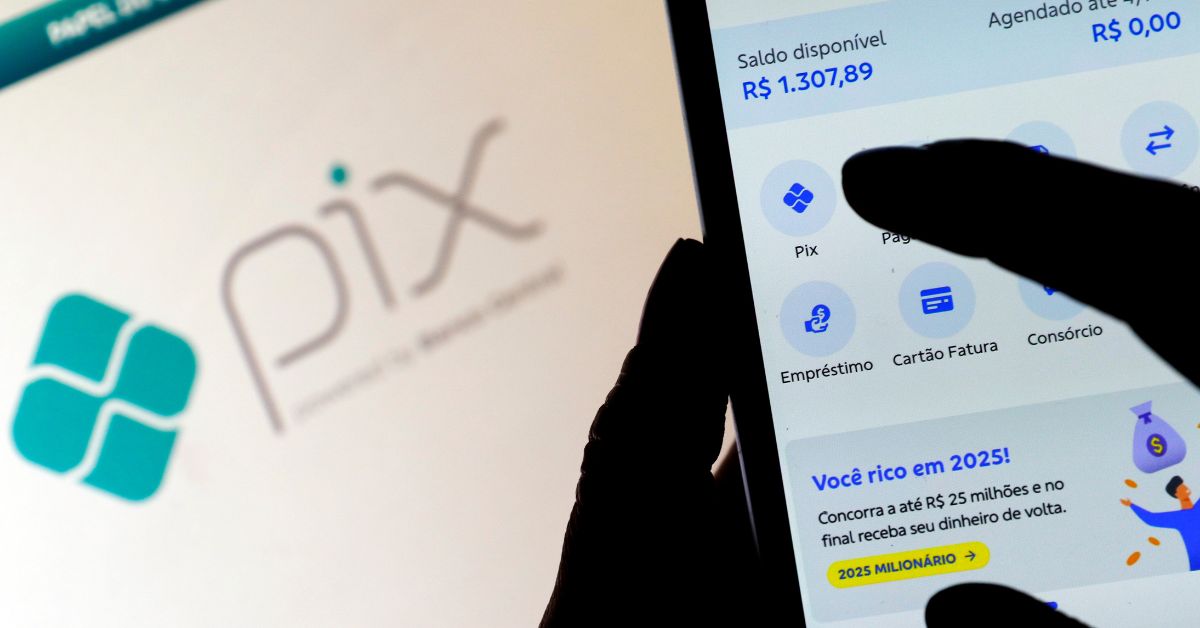 Tela de aplicativo bancário com função Pix em destaque no celular
