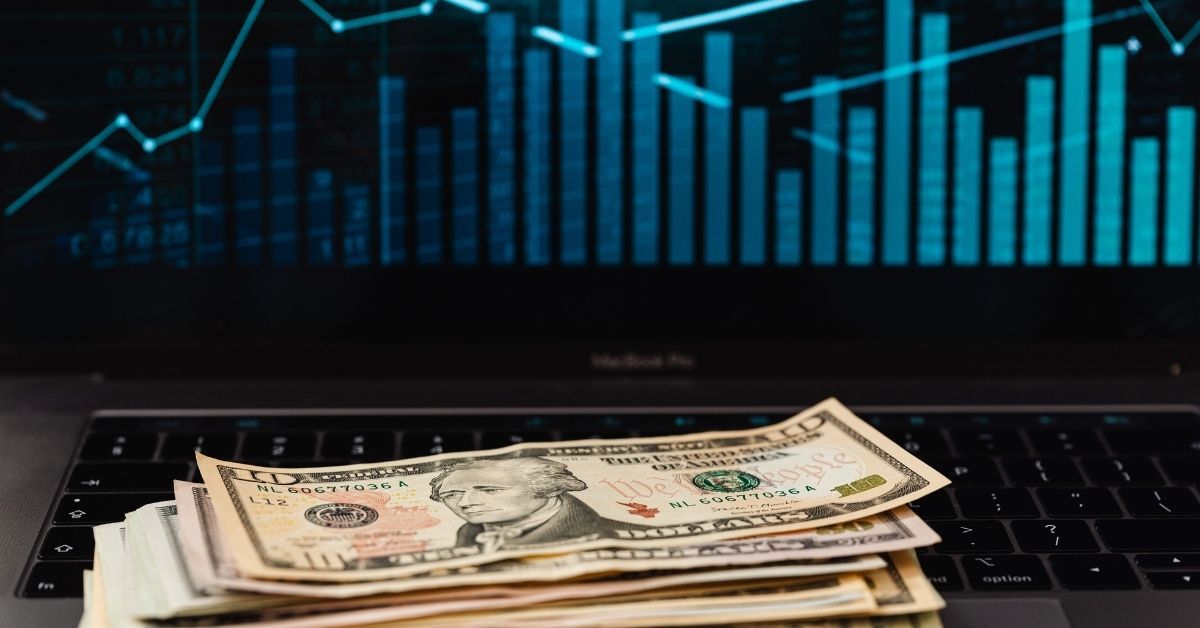 Ibovespa cai com dólar em queda e revela nova pressão no mercado