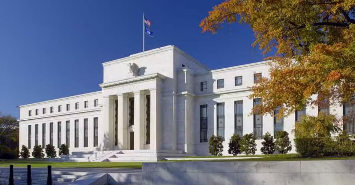 Sede do Federal Reserve nos Estados Unidos durante decisão sobre juros dos EUA