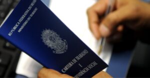 CLT resiste e domina mercado de trabalho mesmo com avanço dos apps, diz estudo