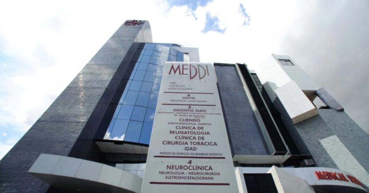 Fachada de unidade do Grupo Meddi, rede de clínicas e diagnósticos na Bahia