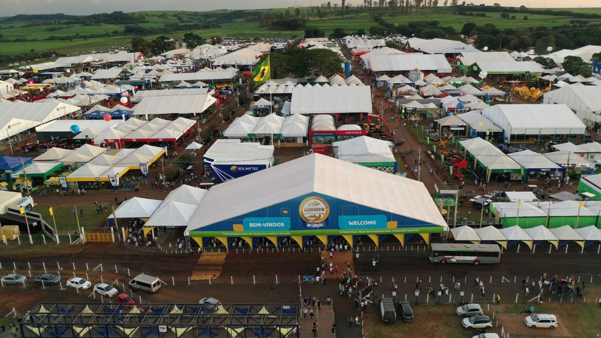 Imagem da fachada da Agrishow para ilustrar uma matéria jornalística sobre a Agrishow 2026.