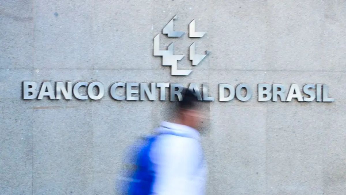 Imagem do letreiro do Banco Central do Brasil para ilustrar uma matéria sobre o Banco Central, o sistema financeiro e o Banco Master.