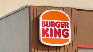 Burger King revela novo cardápio com Coca-Cola após fim da Pepsi; conheça