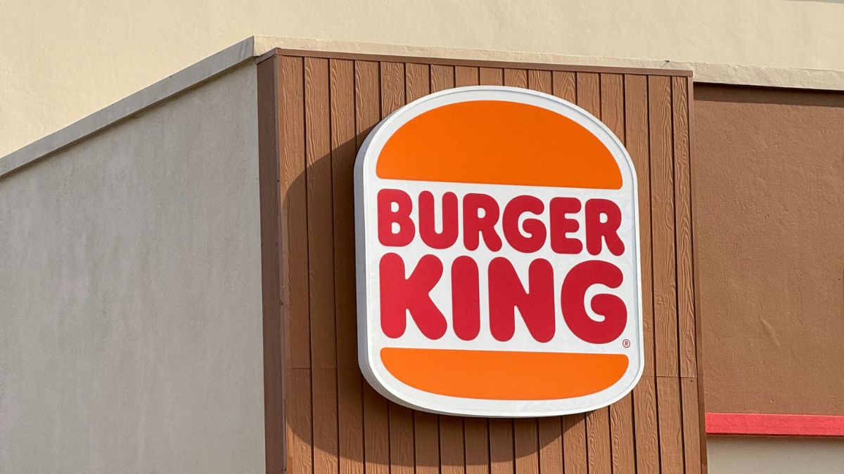 Imagem da fachada de uma loja do Burger King para ilustrar uma matéria jornalística sobre a Burger King e a Coca-Cola.
