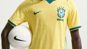 Camisa da seleção brasileira é a mais cara do mundo comparada à renda; confira o ranking