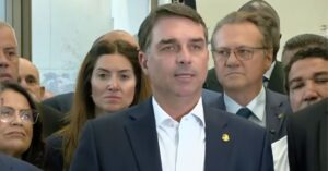 Flávio Bolsonaro diz que visitou Vorcaro para encerrar negócios após prisão