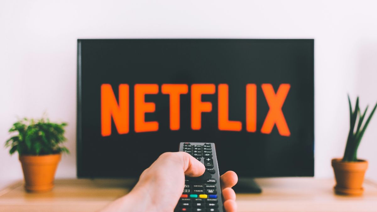Imagem da televisão na Netflix para ilustrar uma matéria jornalística sobre o Impacto econômico da Netflix.