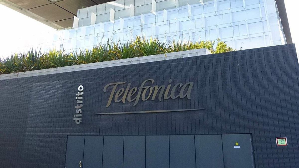 Imagem da fachada da Telefônica Brasil para ilustrar uma matéria jornalística sobre o Lucro da Telefônica Brasil.