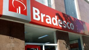 Bradesco lucra R$ 6,8 bilhões no 1T26, mas alta da inadimplência pressiona banco