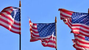 PIB dos Estados Unidos decepciona mercado e trava cortes de juros
