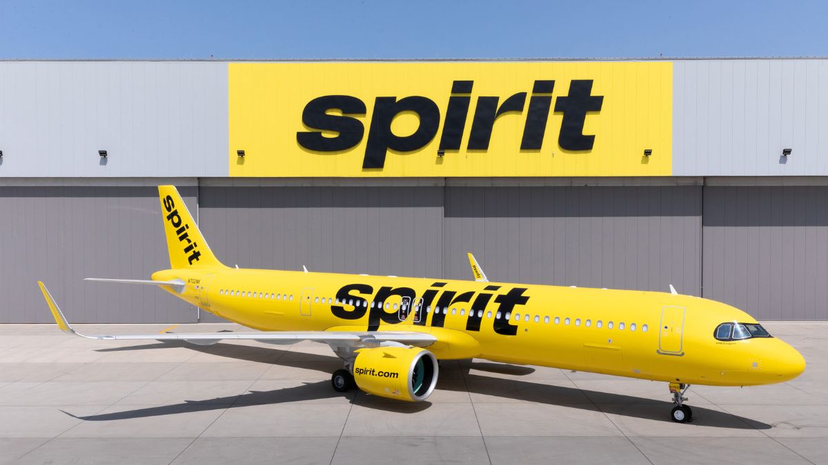 Imagem de um avião da Spirit Airlines para ilustrar uma matéria jornalística para explicar Por que a Spirit Airlines faliu nos Estados Unidos.