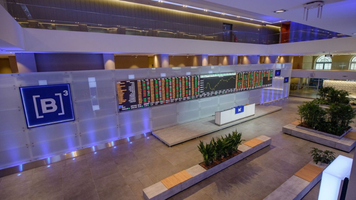 Imagem do painel da B3 para ilustrar uma matéria jornalística sobre a Queda no Ibovespa.