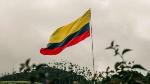 Segundo turno na Colômbia vira disputa entre modelo Bukele e legado de Petro