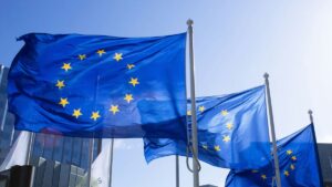 Donald Trump ameaça elevar tarifas e União Europeia acelera acordo comercial