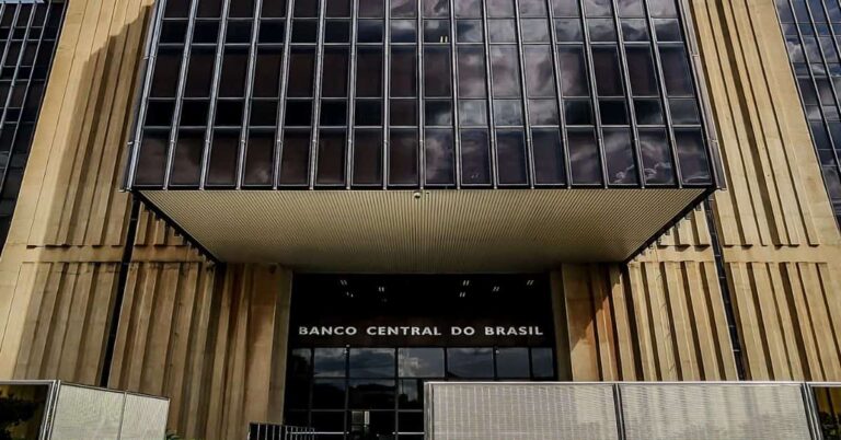 Boletim Focus hoje vê inflação resistente e Selic alta